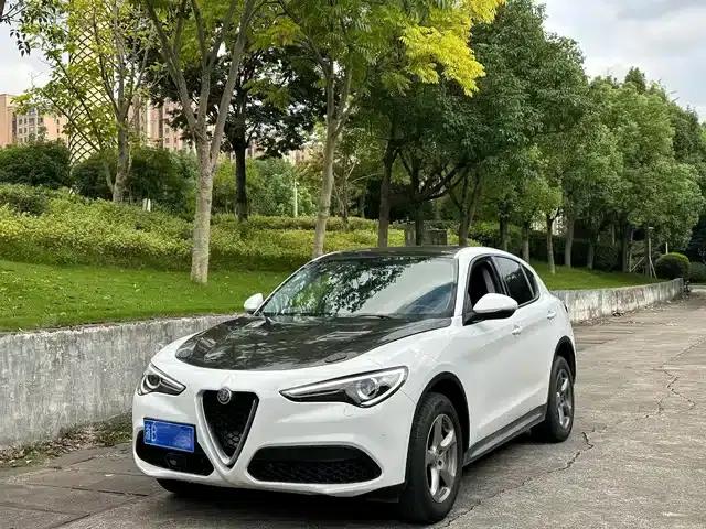 2017 Stelvio 2.0T 200HP Elite Edition