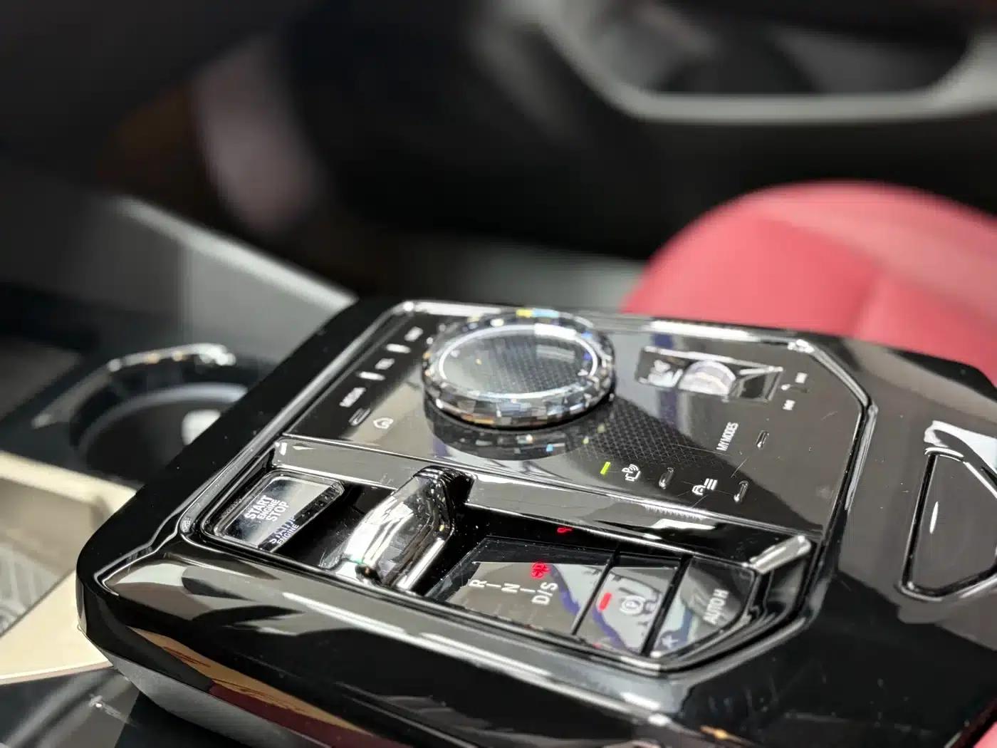 2024 BMW 5 Series 530Li Luxury M Sport Package — миниатюра 12