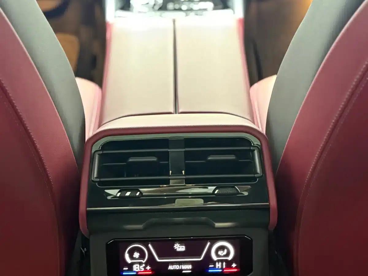 2024 BMW 5 Series 530Li Luxury M Sport Package — миниатюра 14