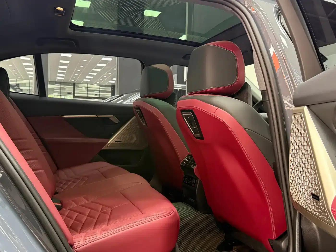 2024 BMW 5 Series 530Li Luxury M Sport Package — миниатюра 16