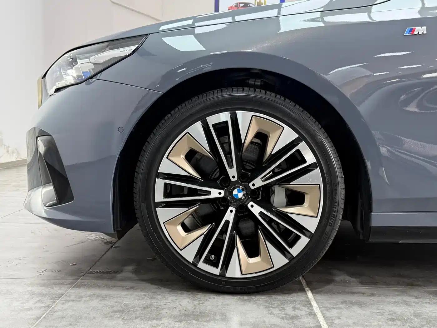 2024 BMW 5 Series 530Li Luxury M Sport Package — миниатюра 20