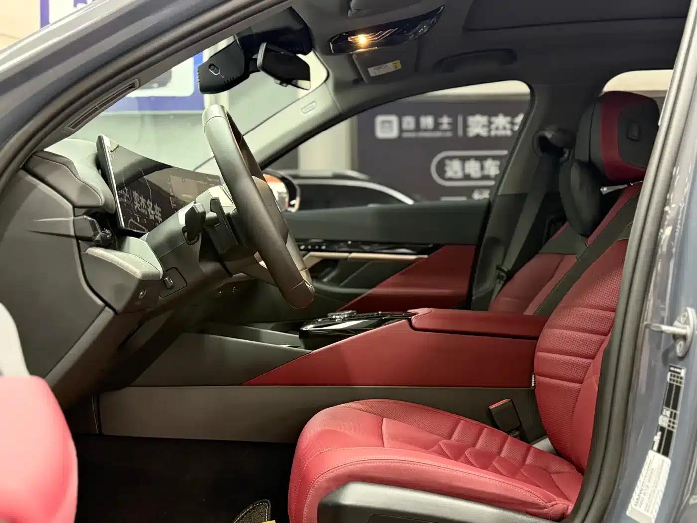 2024 BMW 5 Series 530Li Luxury M Sport Package — миниатюра 4