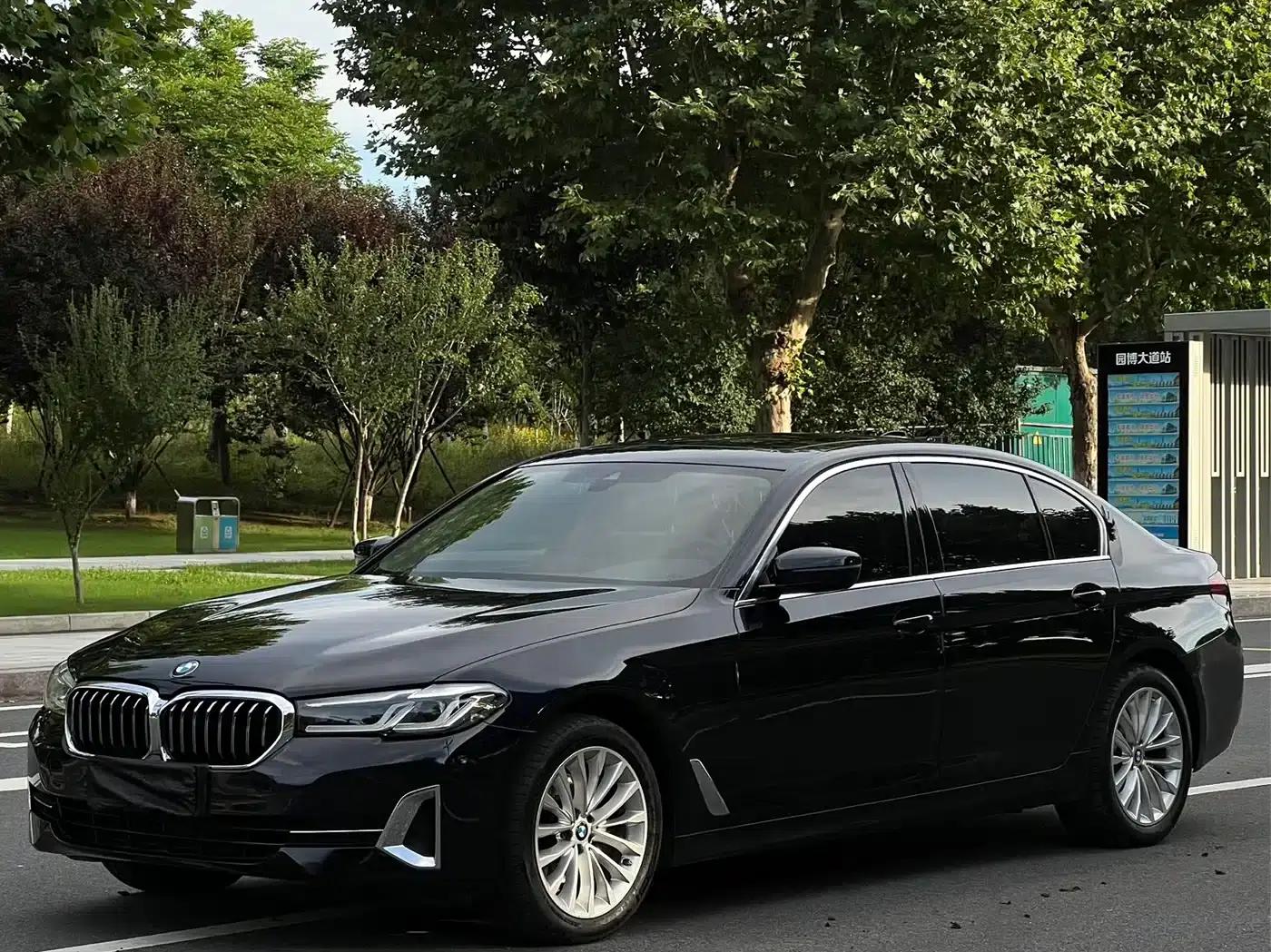 2021 BMW 5 Series 525Li M Sport Package — миниатюра 3