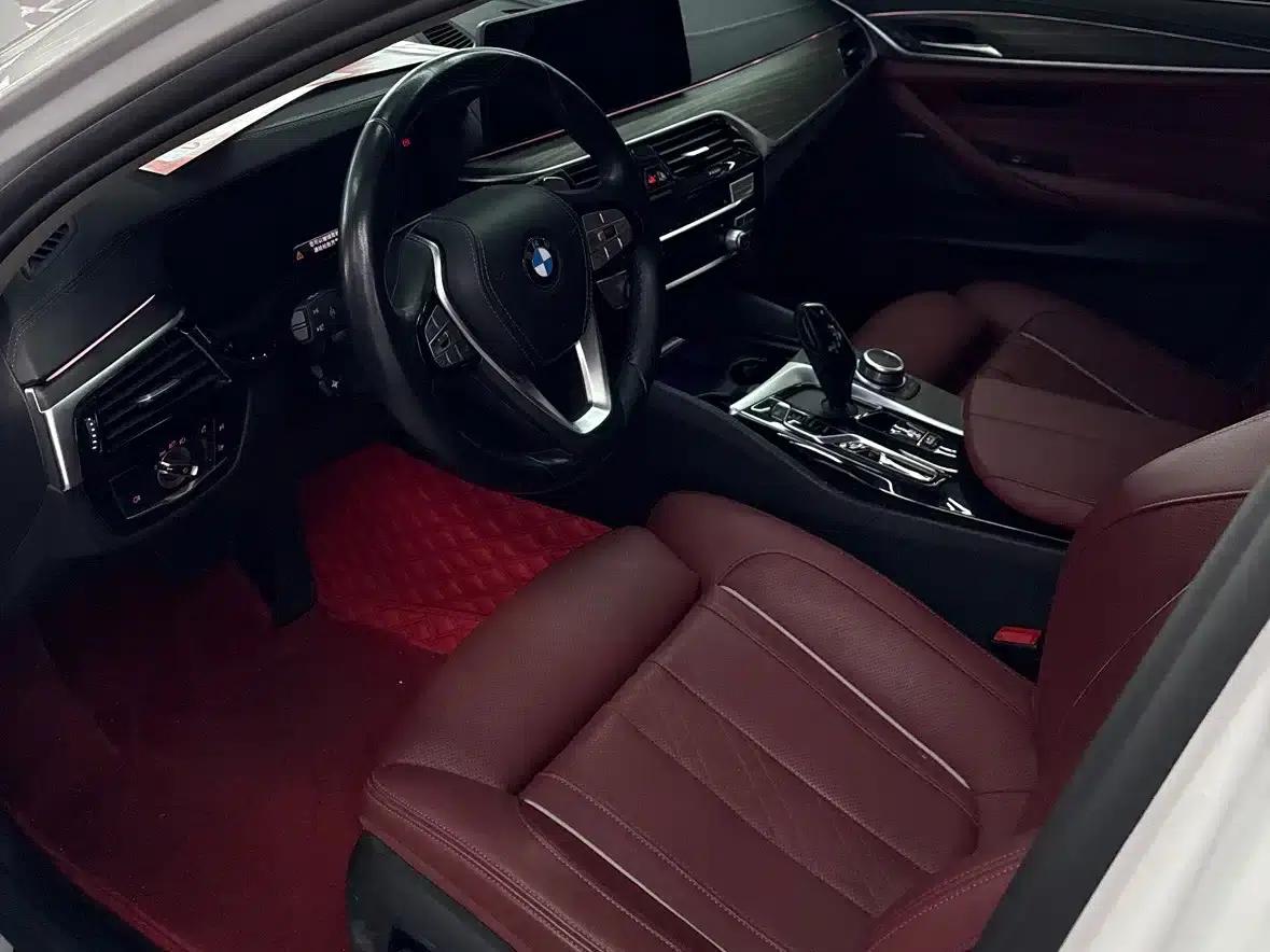 2022 BMW 5 Series 530Li Luxury M Sport Package — миниатюра 3