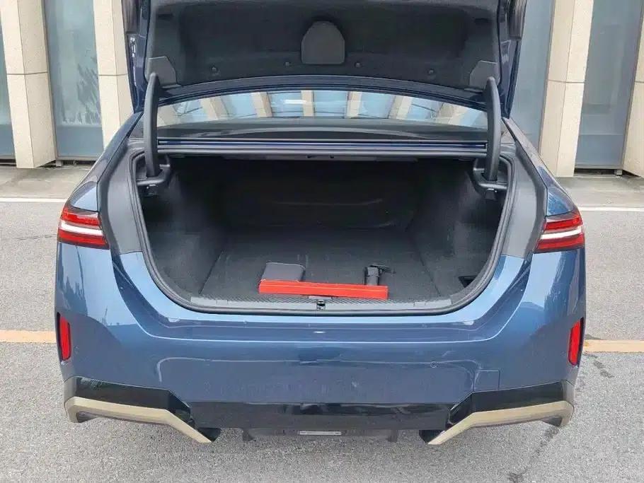 BMW i5 2025 xDrive 50L M Sport Package — миниатюра 12