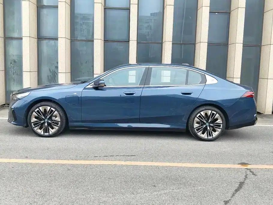 BMW i5 2025 xDrive 50L M Sport Package — миниатюра 3