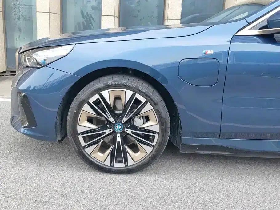 BMW i5 2025 xDrive 50L M Sport Package — миниатюра 6
