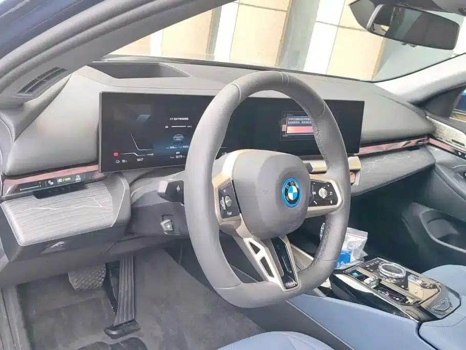 BMW i5 2025 xDrive 50L M Sport Package — миниатюра 7