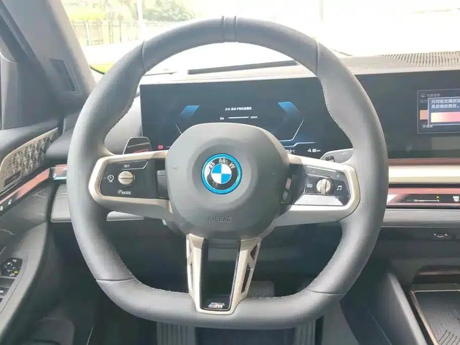 BMW i5 2025 xDrive 50L M Sport Package — миниатюра 9