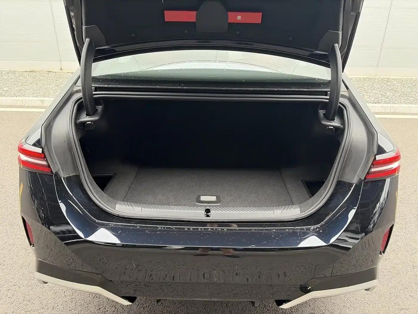 BMW i5 2025 eDrive 35L M Sport Package — миниатюра 12