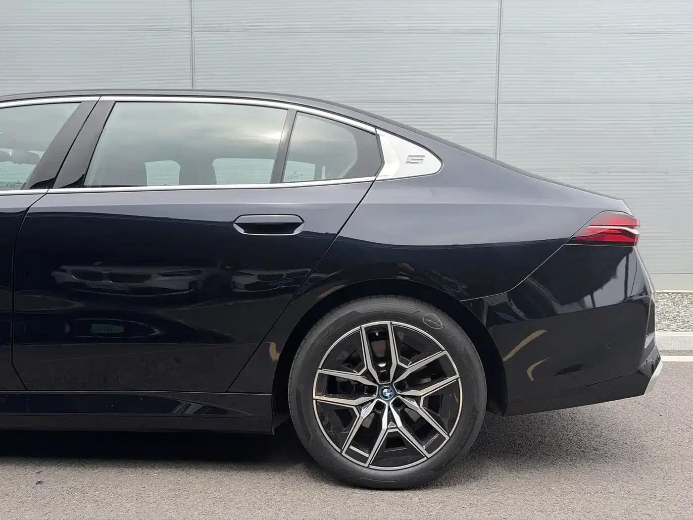 BMW i5 2025 eDrive 35L M Sport Package — миниатюра 7