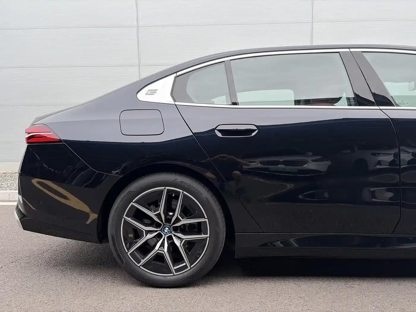 BMW i5 2025 eDrive 35L M Sport Package — миниатюра 8