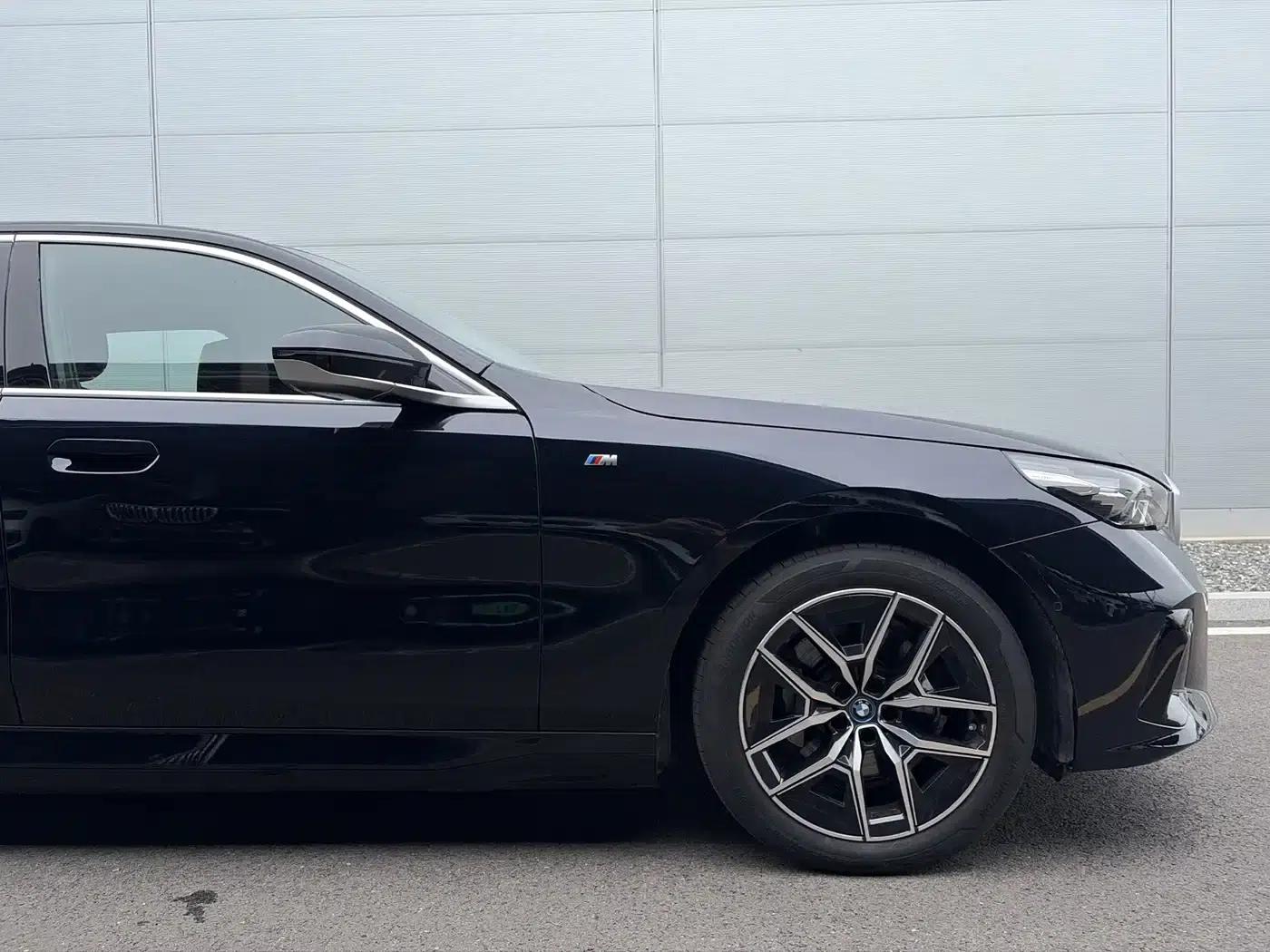 BMW i5 2025 eDrive 35L M Sport Package — миниатюра 9