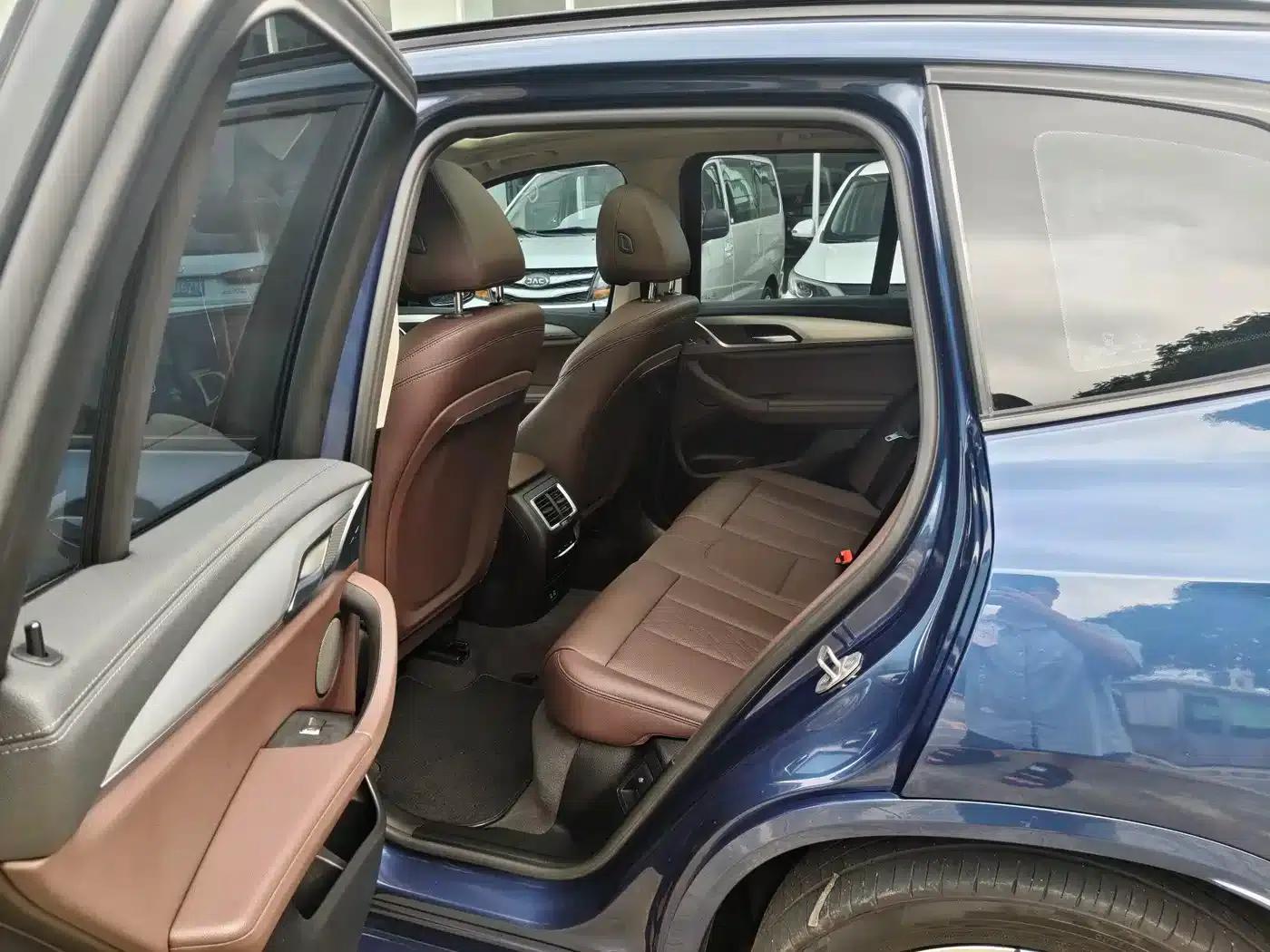 BMW iX3 2022 Leading Edition — миниатюра 5