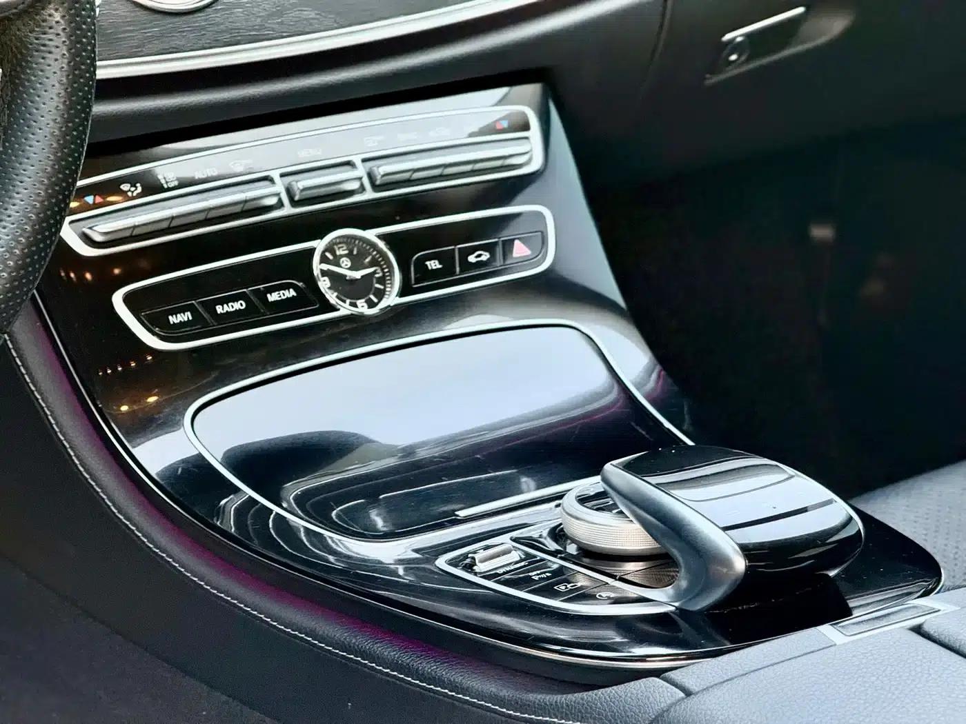 2016 Mercedes-Benz E-Class E 200 L Sport — миниатюра 11