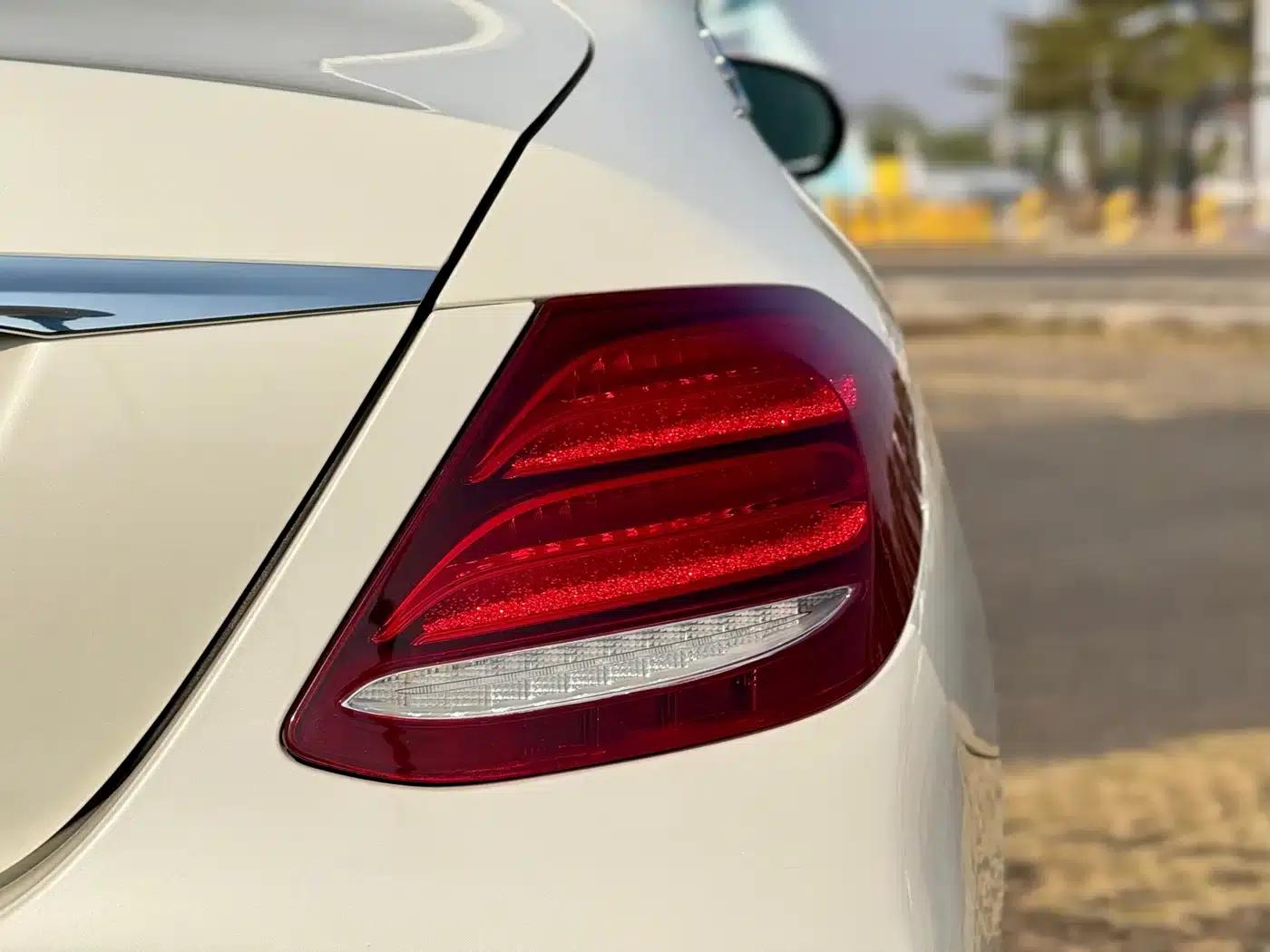 2016 Mercedes-Benz E-Class E 200 L Sport — миниатюра 19
