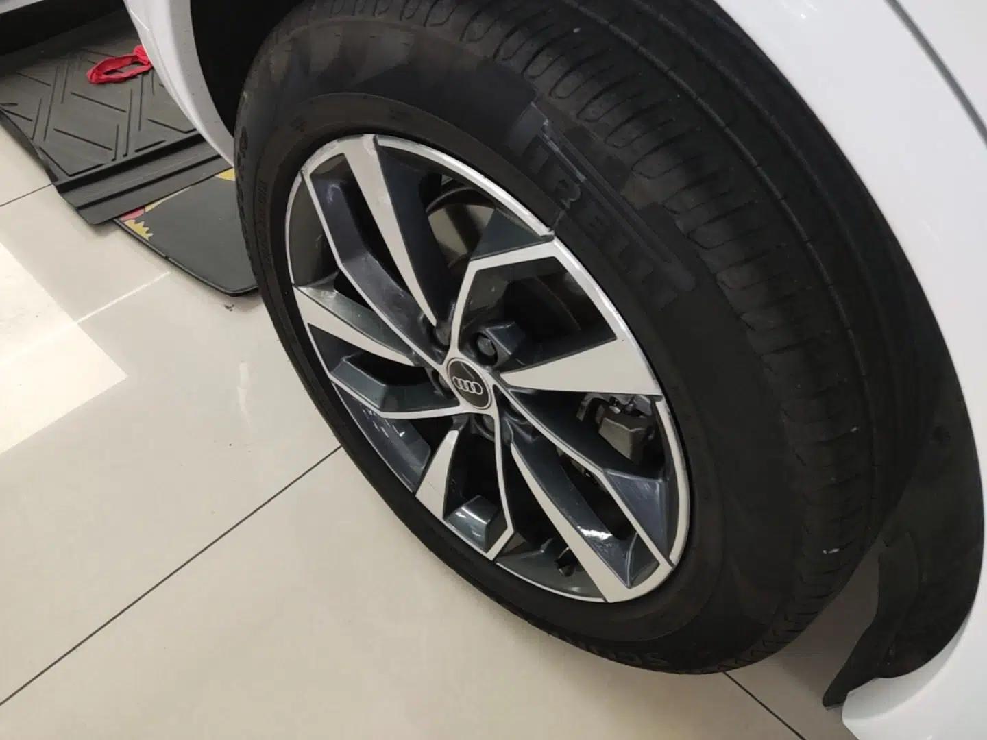 Audi Q5L 2023 40T Luxury Dynamic Model — миниатюра 11
