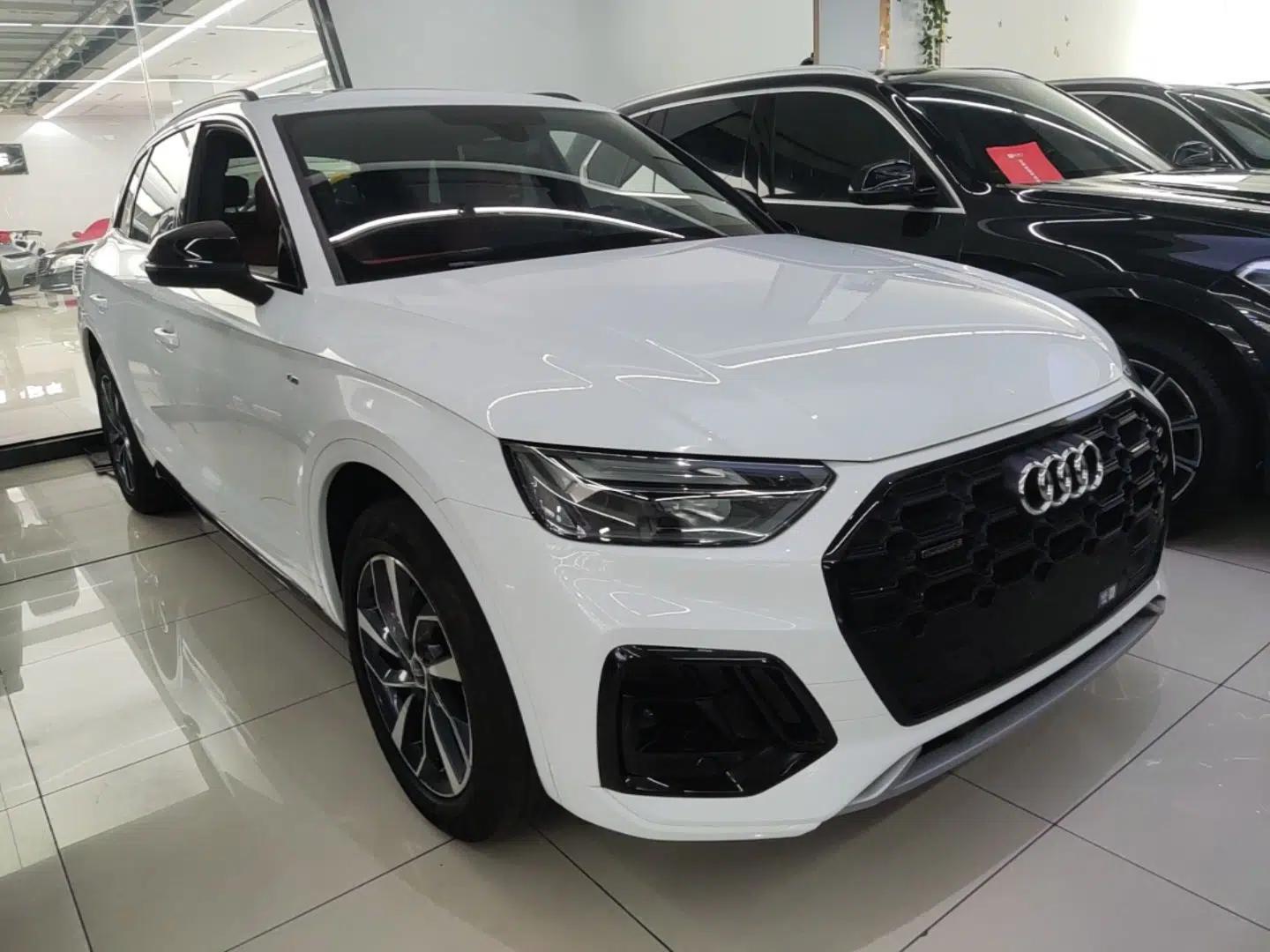 Audi Q5L 2023 40T Luxury Dynamic Model — миниатюра 3