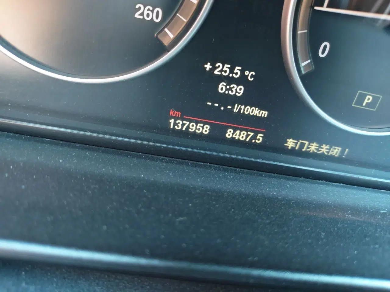 BMW 5 Series 2014 520Li Elegant Model — миниатюра 12