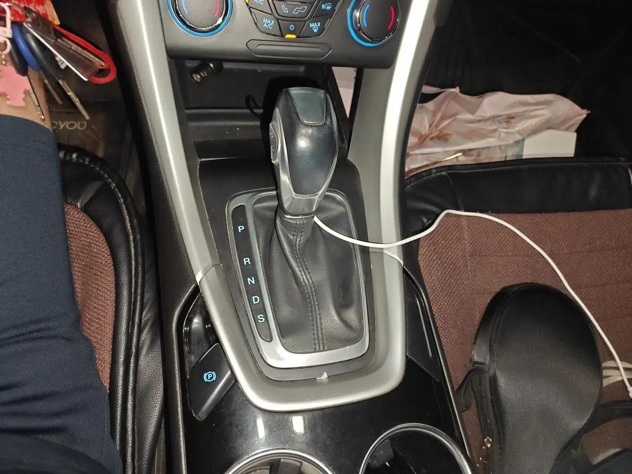 Ford Mondeo 2013 1.5L GTDi180 Fashion Edition — миниатюра 14