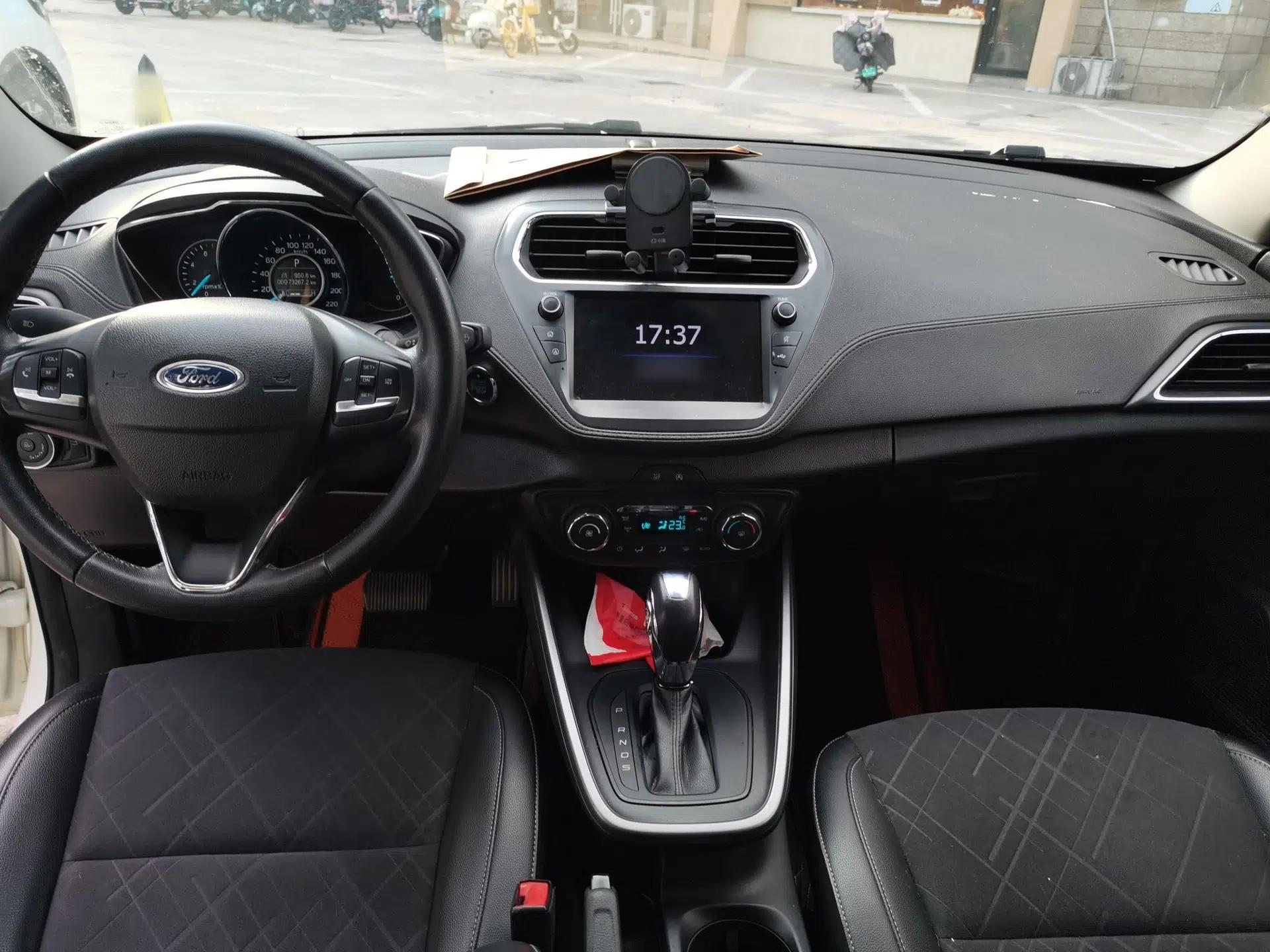 Ford Escort 2019 Revised Version 1.5L Automatic Enjoyment Type China VI Standard — миниатюра 9