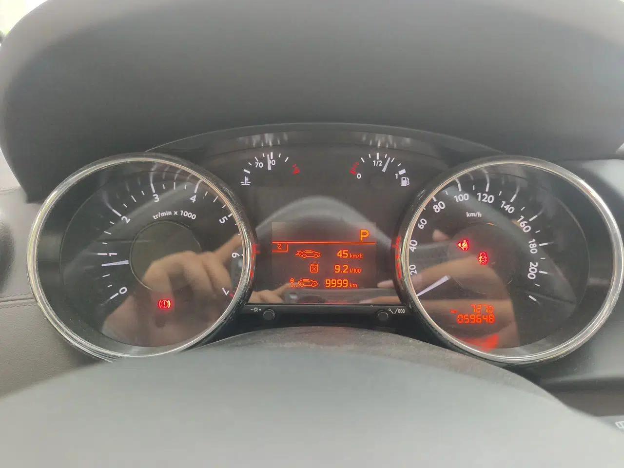 Peugeot 3008 2015 2.0L Automatic Classic Edition — миниатюра 11