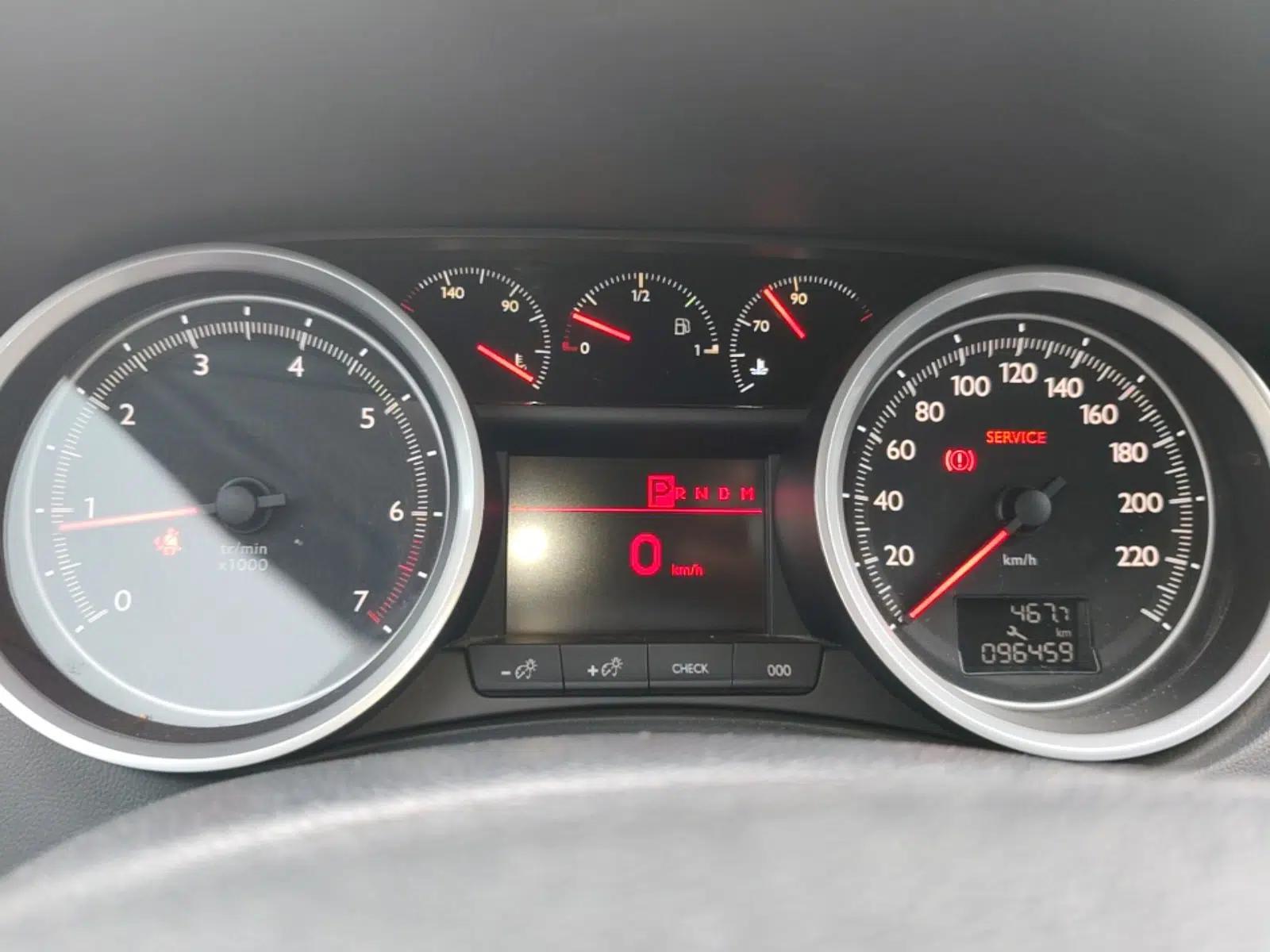 Peugeot 508 2013 2.0L 2nd Anniversary Edition with Automatic Sunroof – Classic Version — миниатюра 14