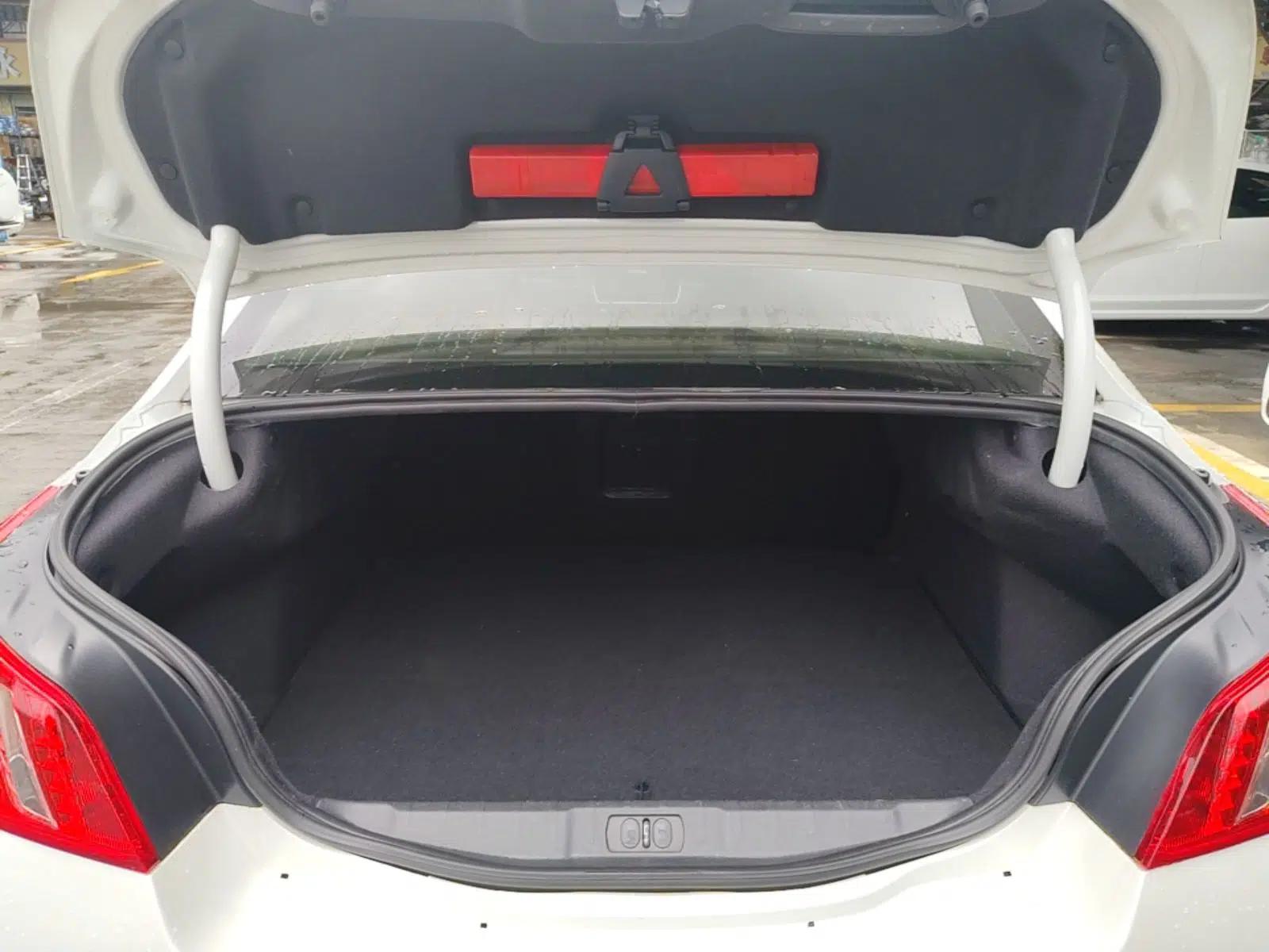 Peugeot 508 2013 2.0L 2nd Anniversary Edition with Automatic Sunroof – Classic Version — миниатюра 22