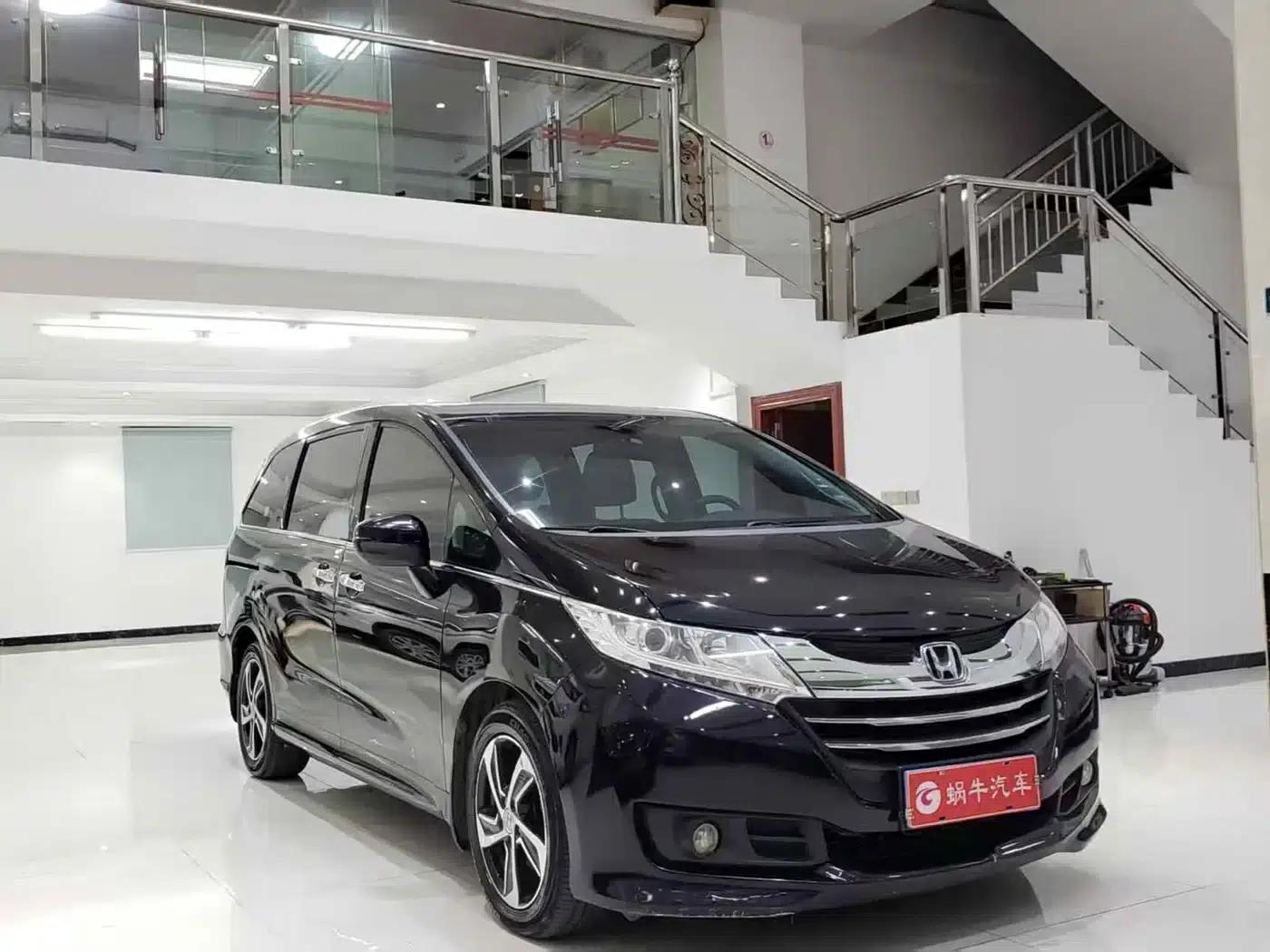 2015 Odyssey Facelift 2.4L Luxury Edition — миниатюра 3