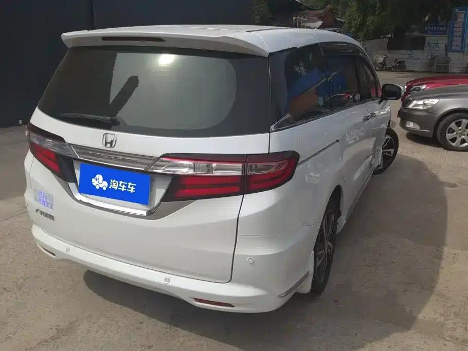 2015 Odyssey Facelift 2.4L Comfort Edition — миниатюра 3