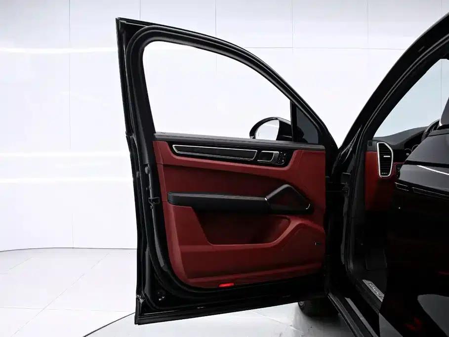 2023 Cayenne 3.0T Platinum Edition — миниатюра 10