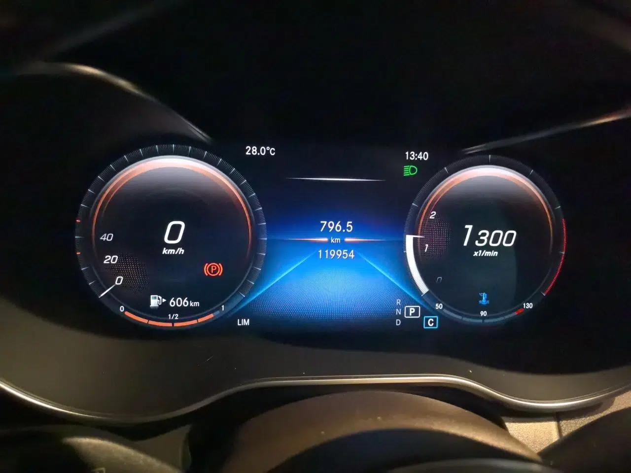 Mercedes-Benz GLC 2020 Facelifted GLC 260 L 4MATIC Dynamic Edition — миниатюра 11