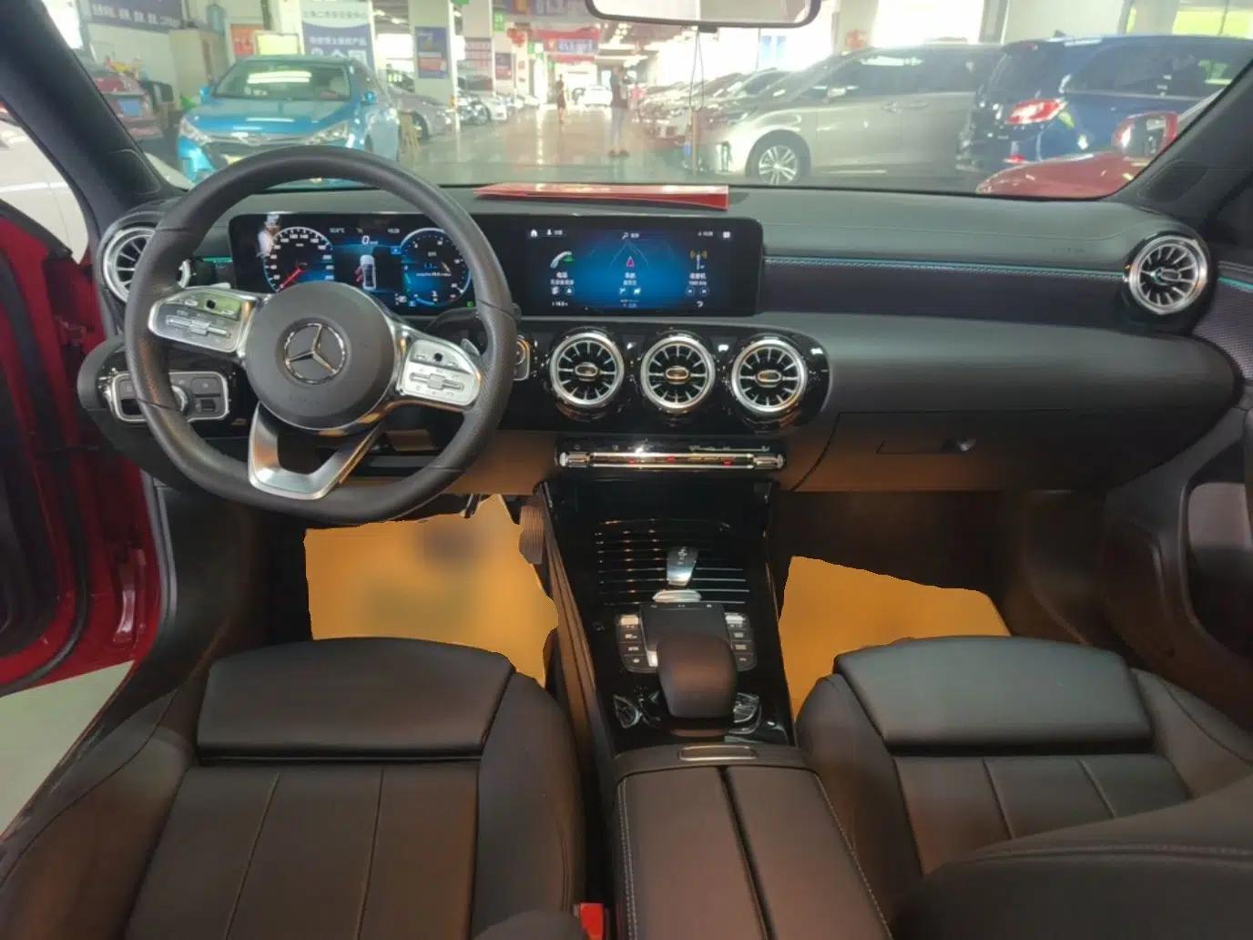 Mercedes-Benz A-Class 2022 Restyled A 200 L Sport Sedan Fashion Version — миниатюра 17