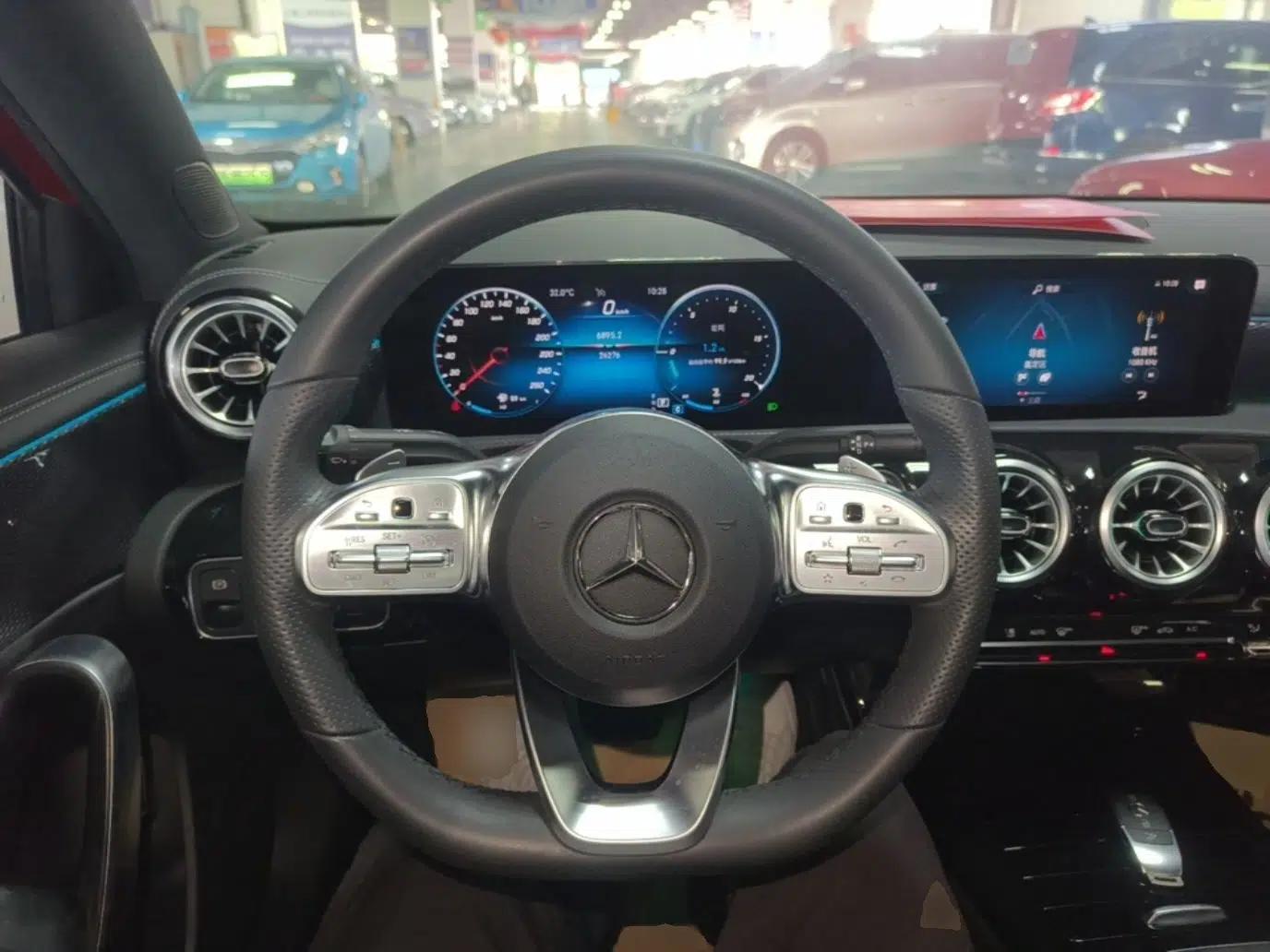 Mercedes-Benz A-Class 2022 Restyled A 200 L Sport Sedan Fashion Version — миниатюра 18