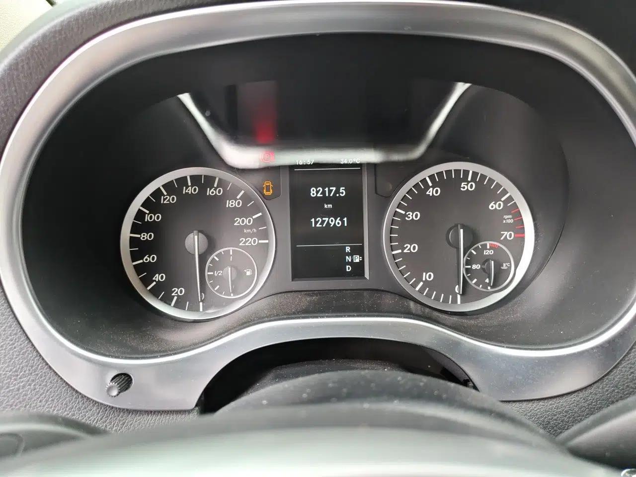 Mercedes-Benz Vito 2018 2.0T Elite Version 7 Seats China V Emission Standard — миниатюра 11