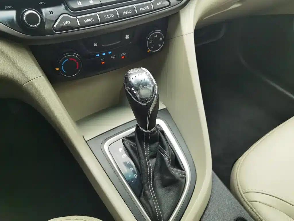 Buick Excelle 2017 15N Automatic Elite — миниатюра 13