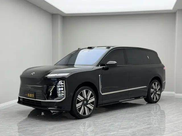 NIO ES9 2026 Executive Signature Edition with 6-seat island