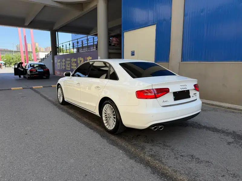 Audi A4L 2016 35 TFSI Classic Edition Automatic Standard Model — миниатюра 4