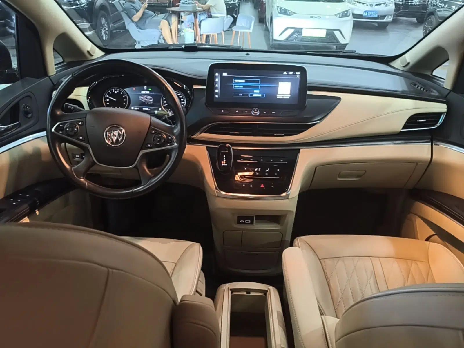 Buick GL8 2023 Facelifted Land Cruiser Executive Luxury Version — миниатюра 12