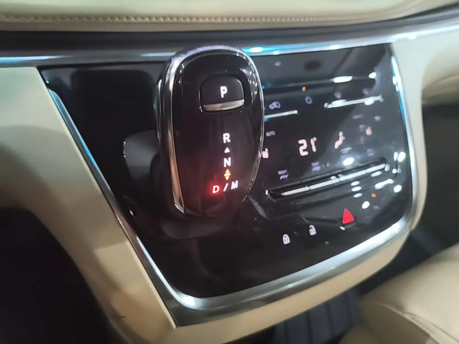 Buick GL8 2023 Facelifted Land Cruiser Executive Luxury Version — миниатюра 16