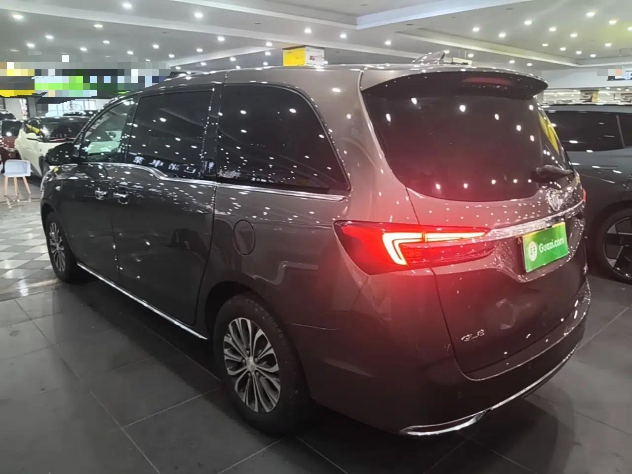 Buick GL8 2023 Facelifted Land Cruiser Executive Luxury Version — миниатюра 4