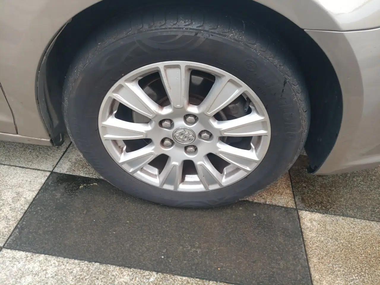 Buick LaCrosse 2012 2.4L SIDI Haoya Edition — миниатюра 8