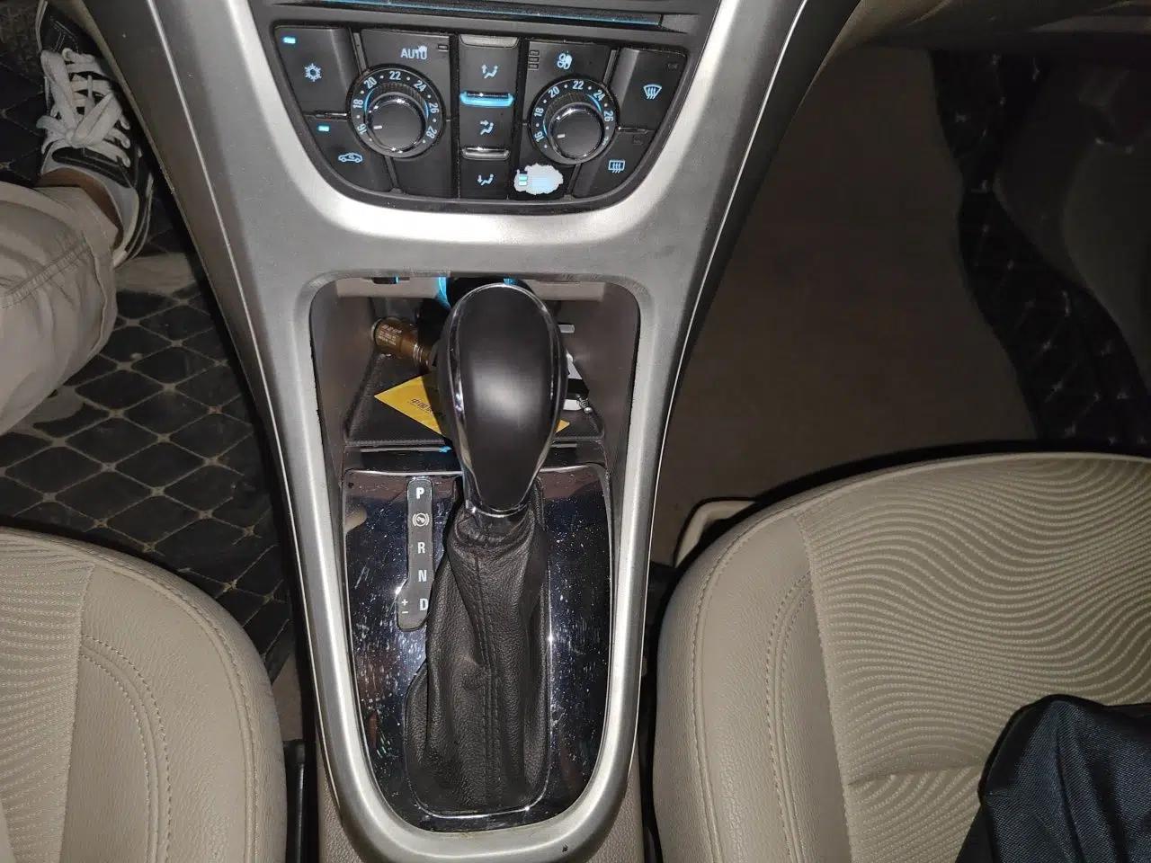 Buick GT 2013 GT 1.6L Automatic Fashion Edition — миниатюра 14