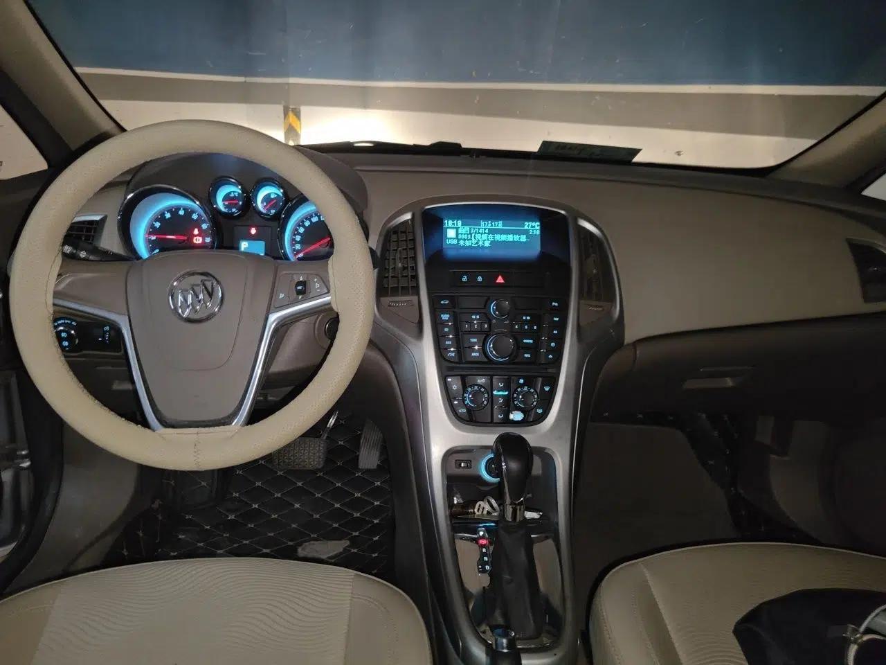 Buick GT 2013 GT 1.6L Automatic Fashion Edition — миниатюра 9