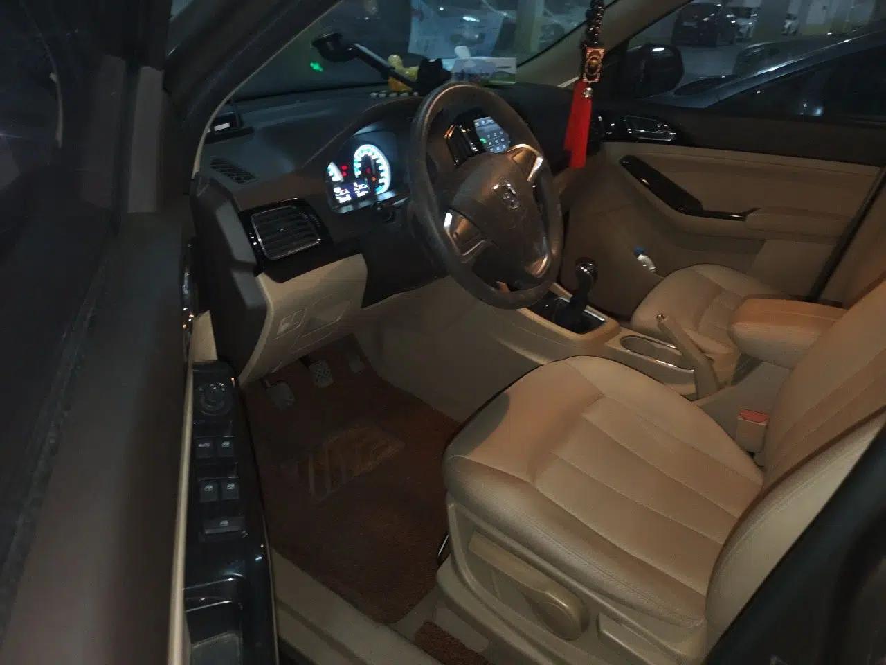 Baojun 730 2015 1.8L Manual Comfort ESP Version 7-seater — миниатюра 16