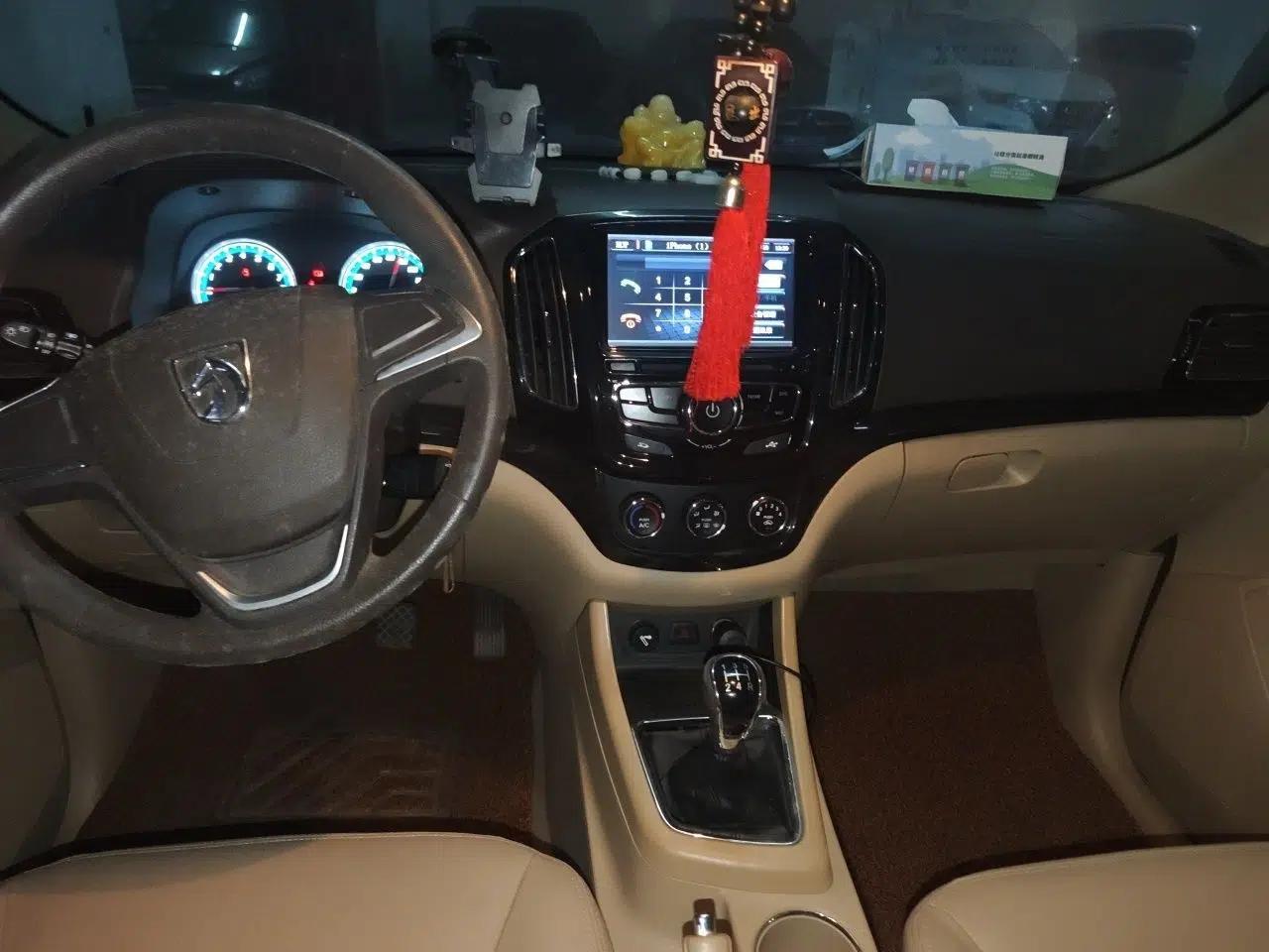 Baojun 730 2015 1.8L Manual Comfort ESP Version 7-seater — миниатюра 9