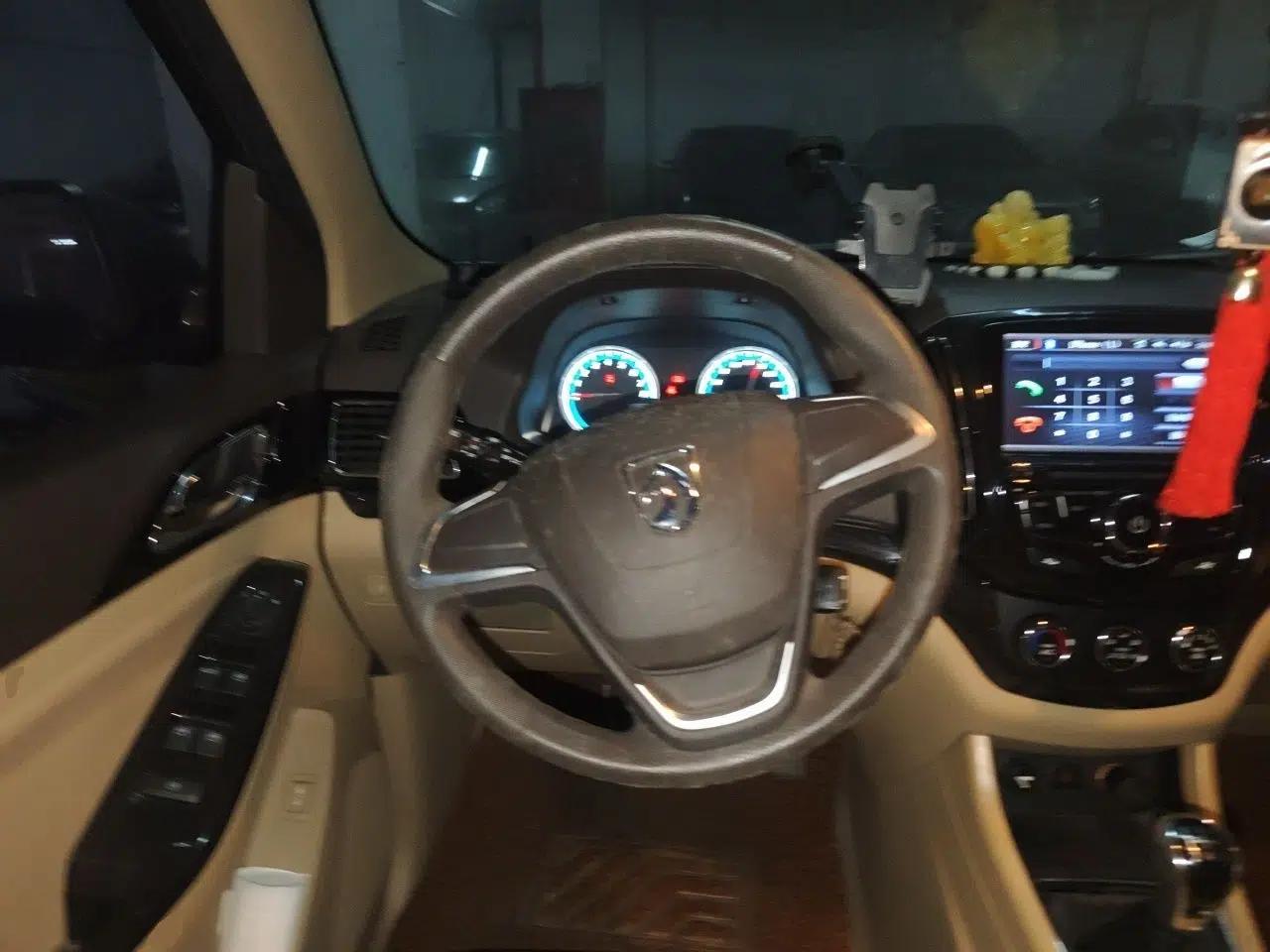 Baojun 730 2015 1.8L Manual Comfort ESP Version 7-seater — миниатюра 10