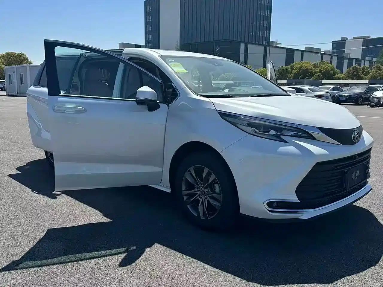 2026 Sienna 2.5L Hybrid 2WD Comfort Edition — миниатюра 2