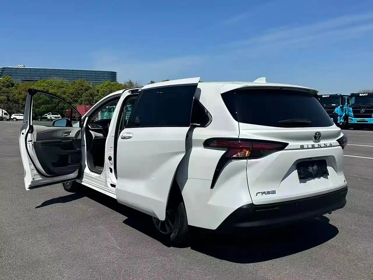 2026 Sienna 2.5L Hybrid 2WD Comfort Edition — миниатюра 12