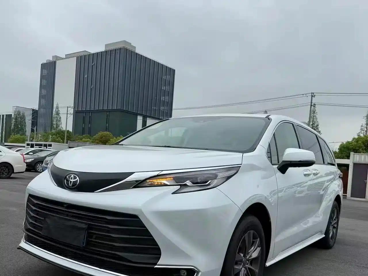 2026 Sienna 2.5L Hybrid 2WD Comfort Edition — миниатюра 15